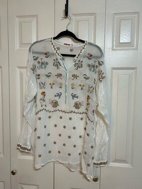 Johnny Was White Embroidered Gauze Peasant Blouse with Multicolor Folk Motifs